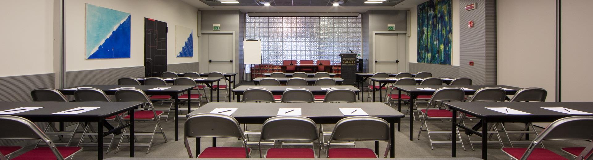 Spacious and equipped meeting rooms in Padua