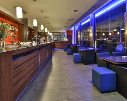 Drinks e cordialità nel Cafè Galileo nel BW Plus Hotel Galileo a Padova