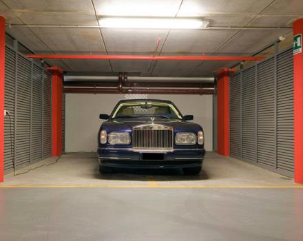 Il garage supercar per auto di lusso dell'Hotel Galileo a Padova