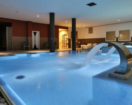Heated dynamic swimming-pool inside of Best Western Plus HOTEL Galileo Padova