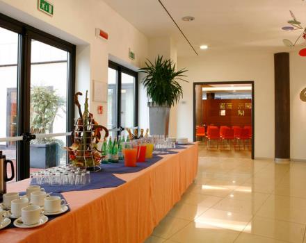 Spazi dedicati alle proprie esposizioni o adatto a coffee breaks e tavolo di registrazione. Sala Europa Best Western Plus Galileo Padova.